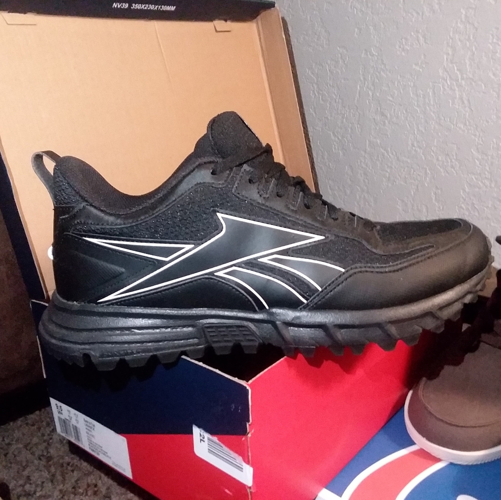Reebok shoes mens 9.5